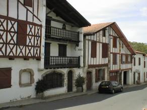 la_bastide_clairence1.jpg (13415 octets)