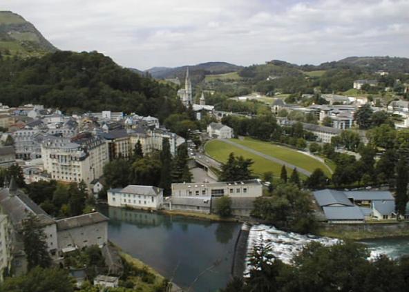 lourdes1.jpg (41406 octets)